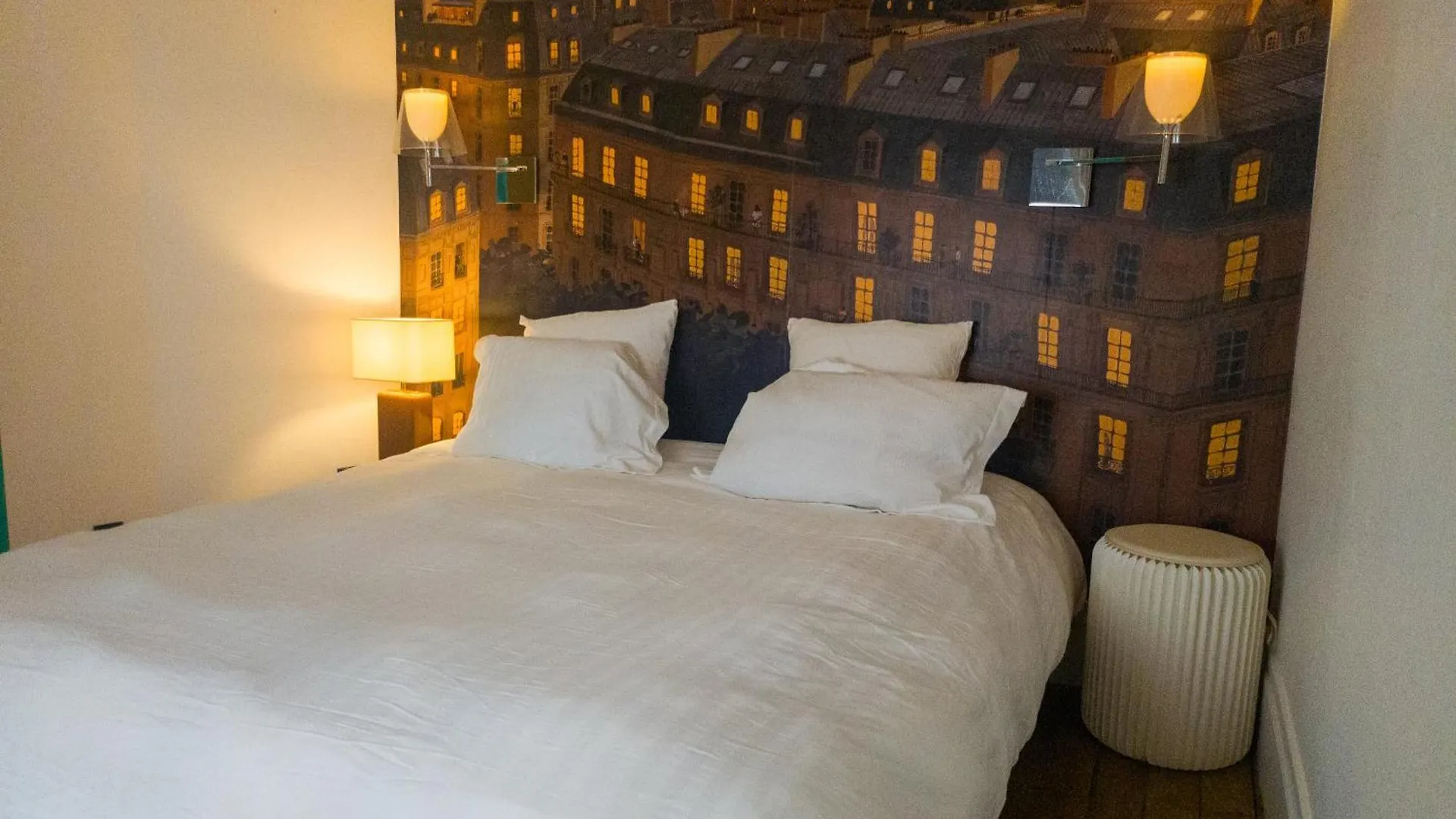 Pic De Notre Dame, Charming Suites Paris 0*,