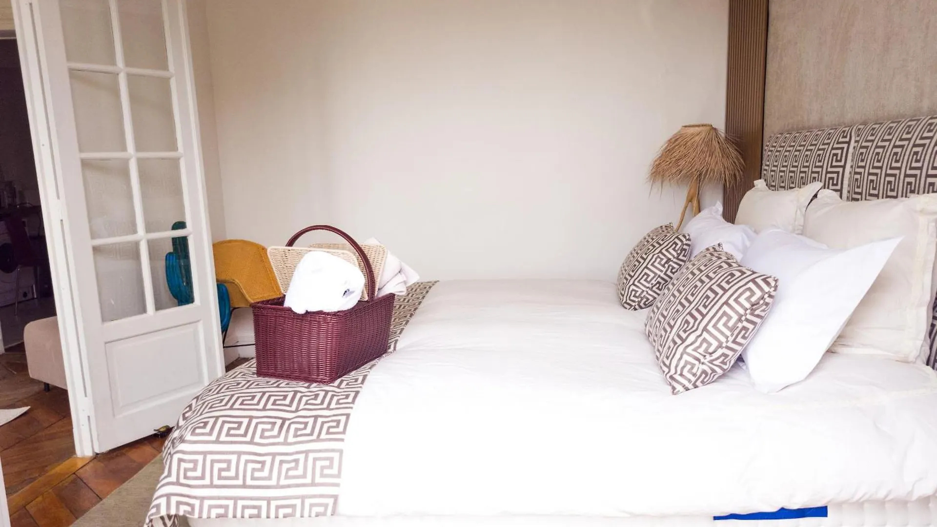 Apartment Pic De Notre Dame, Charming Suites Paris France