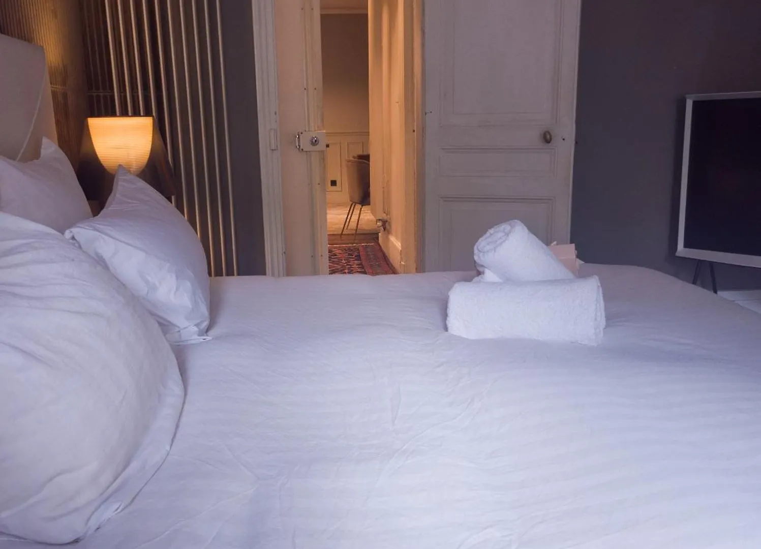 Pic De Notre Dame, Charming Suites Paris Apartment