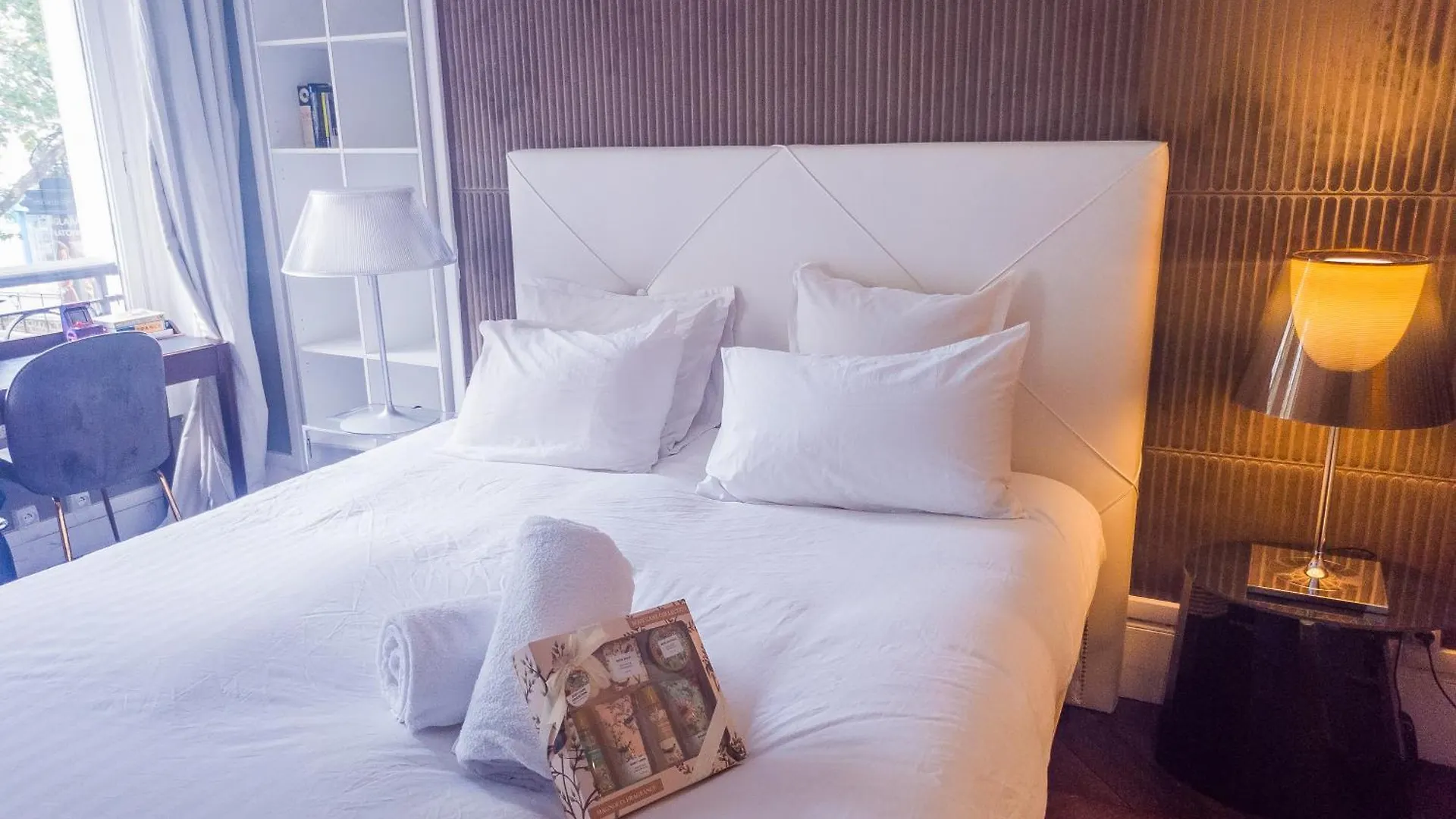 Pic De Notre Dame, Charming Suites Paris 0*,  France
